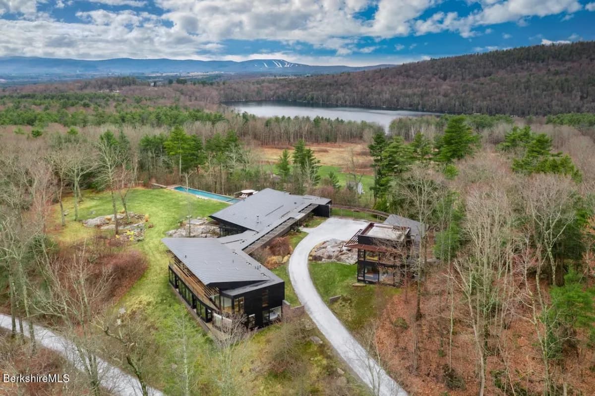 Multi-Generational Buyers Reshape Rural Real Estate: A Shift Toward Family Compounds