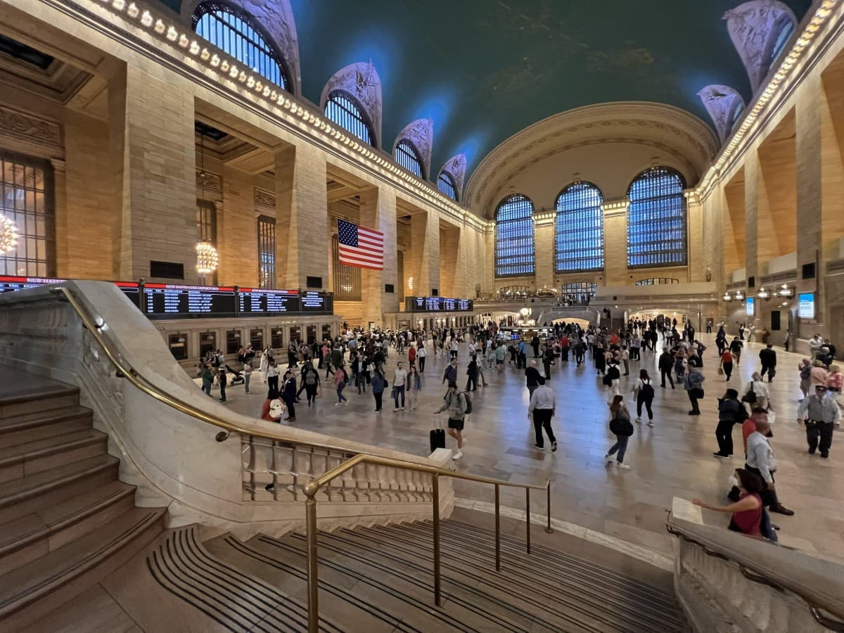 NYC Free Tour Expands with Bilingual Daily Departures from Bryant Park